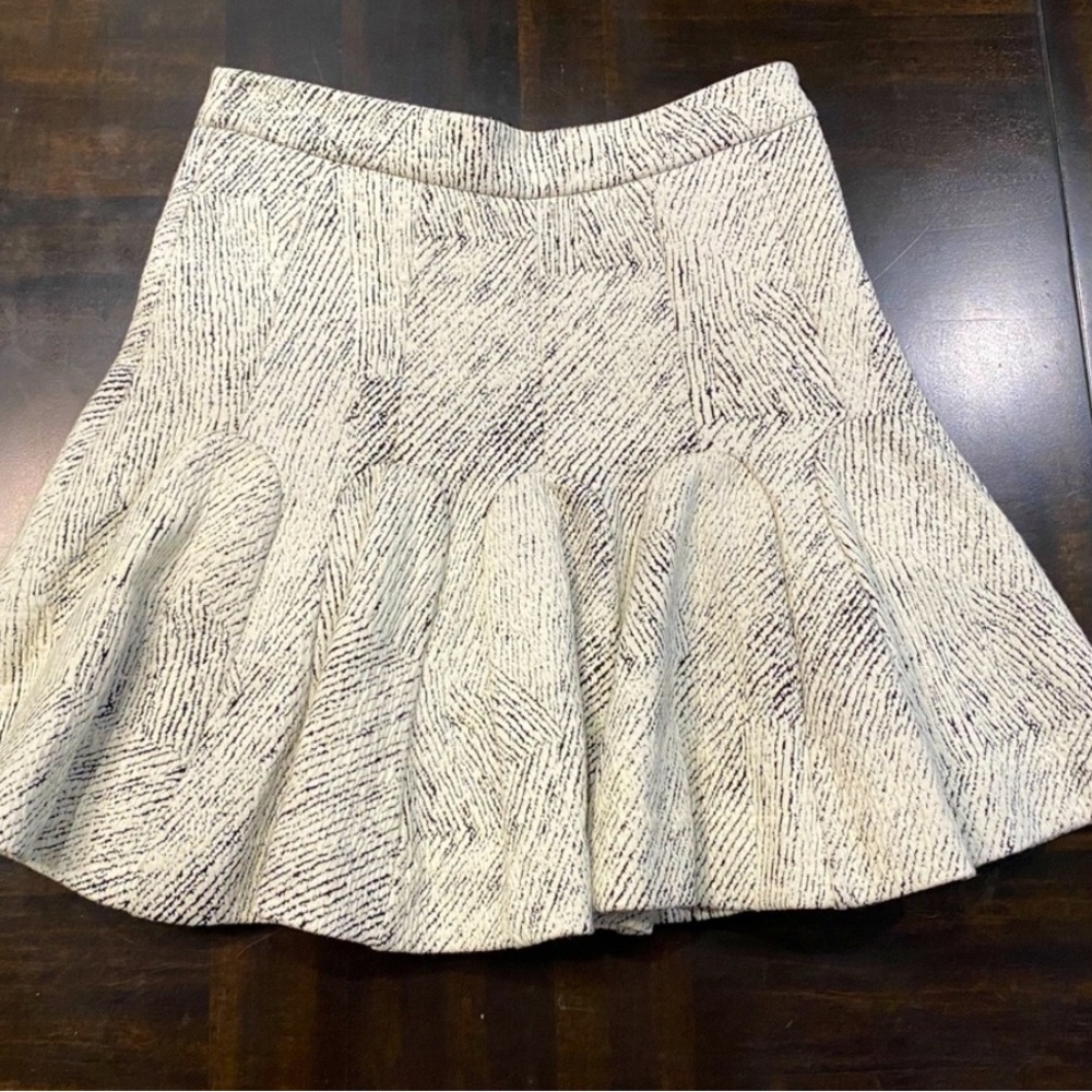 Banana Republic Jacquard Fit & Flare Knit Mini Skirt White Size  00 Petite -Used